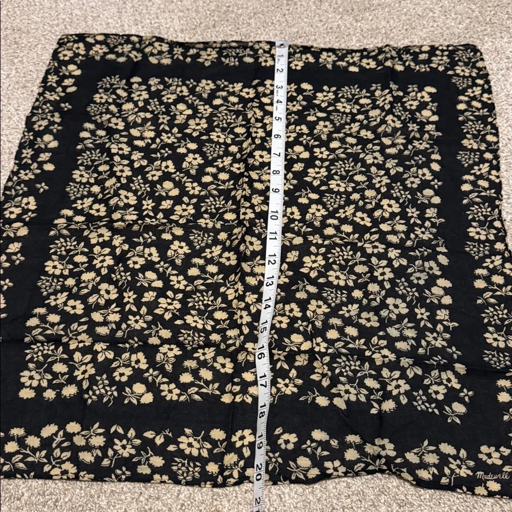 Madewell | Floral Cotton Handkerchief Bandanna in Black - Picture 4 of 8